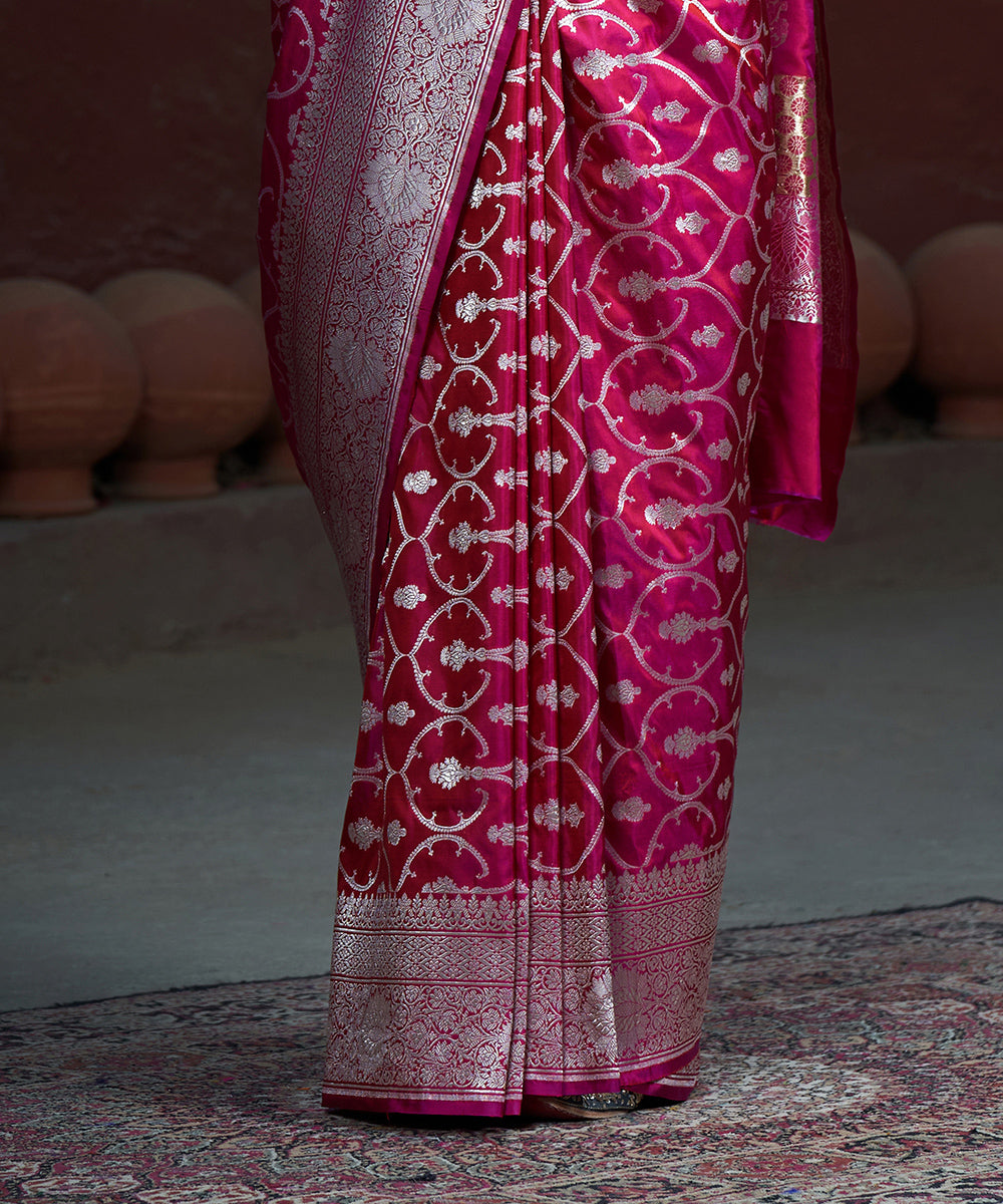 Purple_And_Pink_Handloom_Pure_Katan_Silk_Banarasi_Saree_With_Zari_Jaal_WeaverStory_04