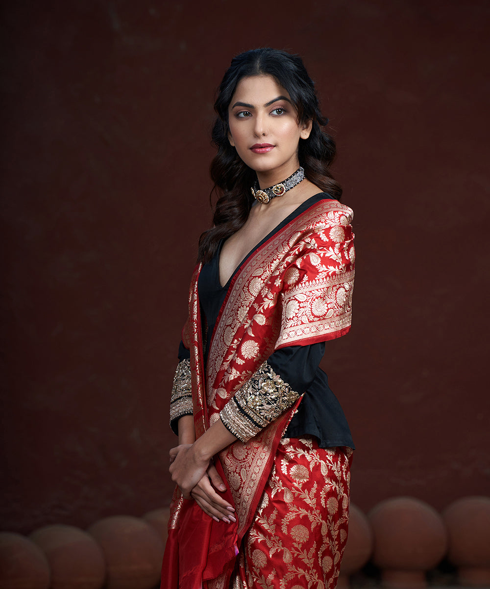 Handloom_Red_Pure_Katan_Silk_Banarasi_Saree_With_Floral_Zari_Jaal_WeaverStory_01