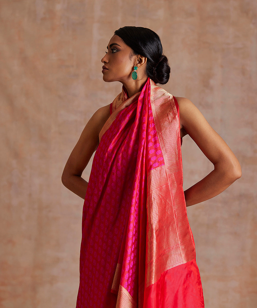 Pink_Handloom_Pure_Satin_Silk_Tanchoi_Banarasi_Saree_With_Gold_Zari_Border_WeaverStory_01