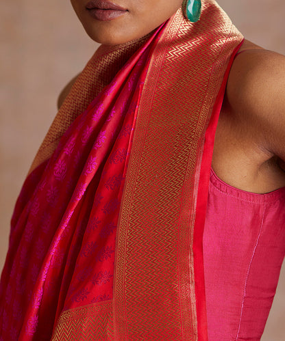 Pink_Handloom_Pure_Satin_Silk_Tanchoi_Banarasi_Saree_With_Gold_Zari_Border_WeaverStory_05