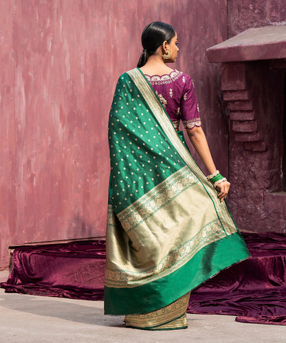 Green_Handloom_Pure_Katan_Silk_Banarasi_Saree_With_Kadhwa_Border_And_Gold_Booti_WeaverStory_03