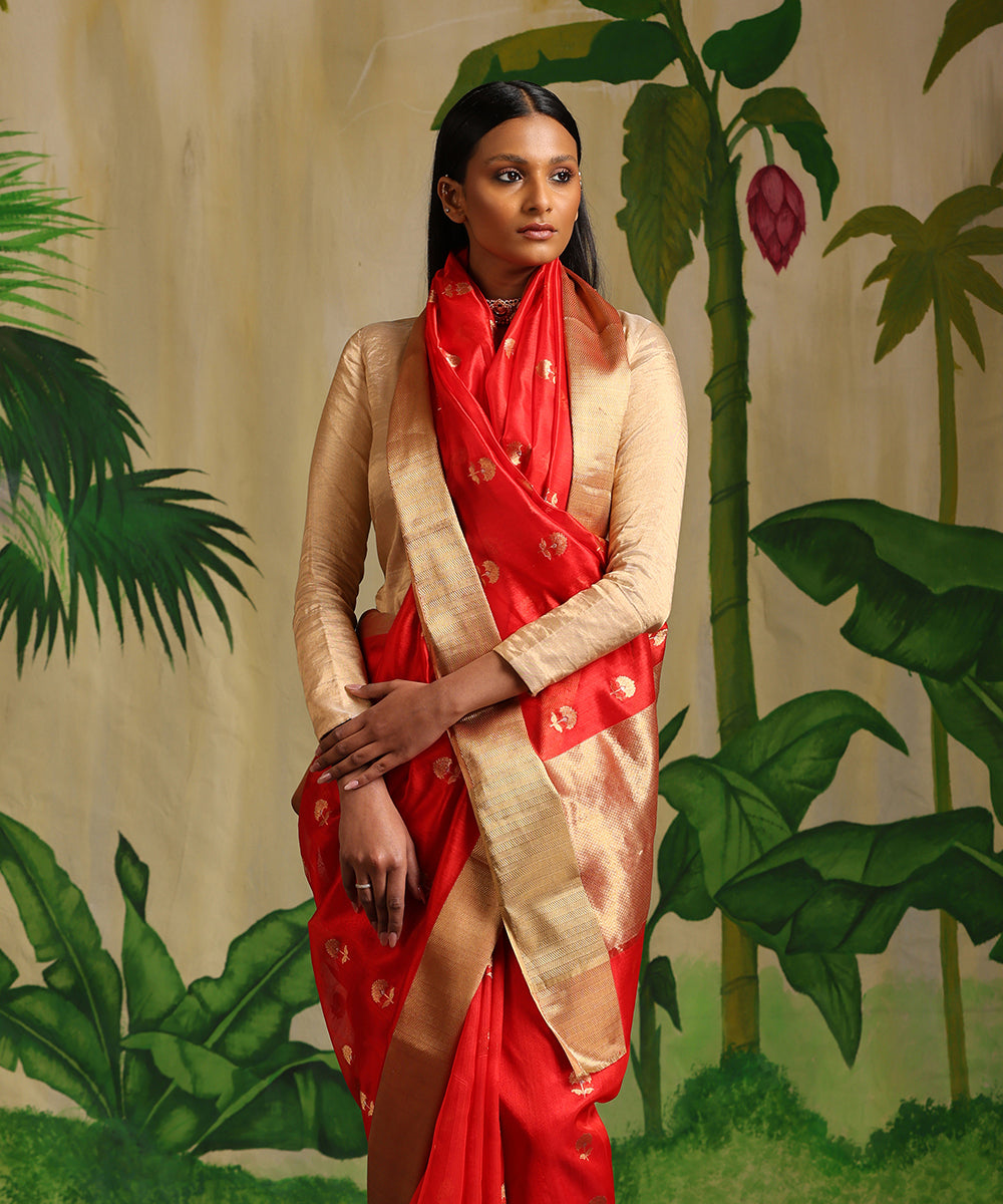 Handloom_Red_Pure_Chanderi_Silk_Saree_With_Gold_And_Silver_Meenakari_Booti_WeaverStory_01