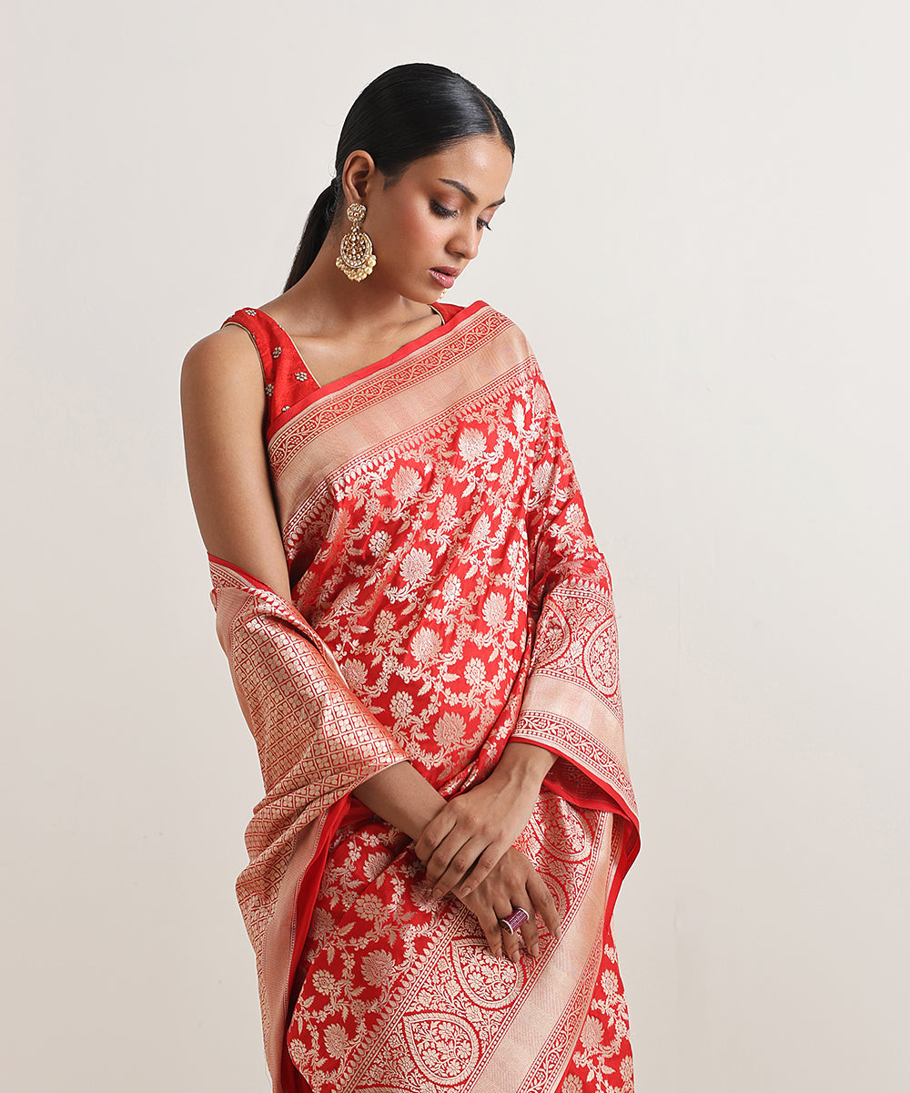 Red_Handloom_Pure_Katan_Silk_Banarasi_Saree_With_Kadhwa_Border_WeaverStory_01