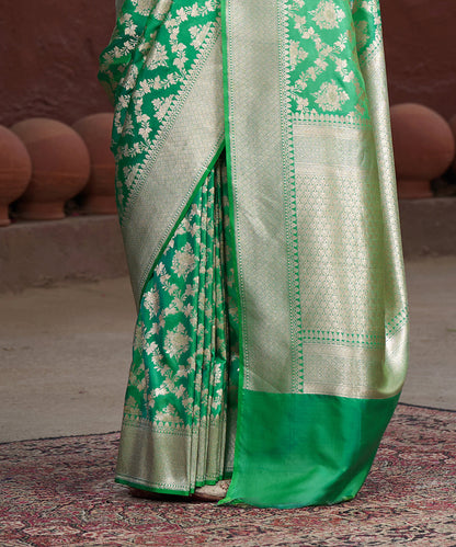 Handloom_Mint_Green_Double_Shade_Pure_Katan_Silk_Banarasi_Saree_WeaverStory_04