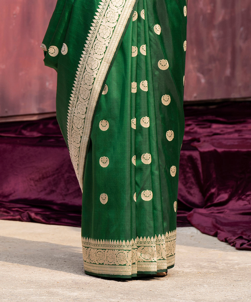 Handloom_Bottle_Green_Pure_Katan_Silk_Banarasi_Saree_With_Chand_Boota_WeaverStory_04