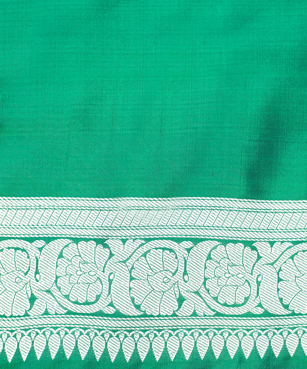 Handloom_Bottle_Green_Pure_Katan_Silk_Banarasi_Saree_With_Chand_Boota_WeaverStory_05