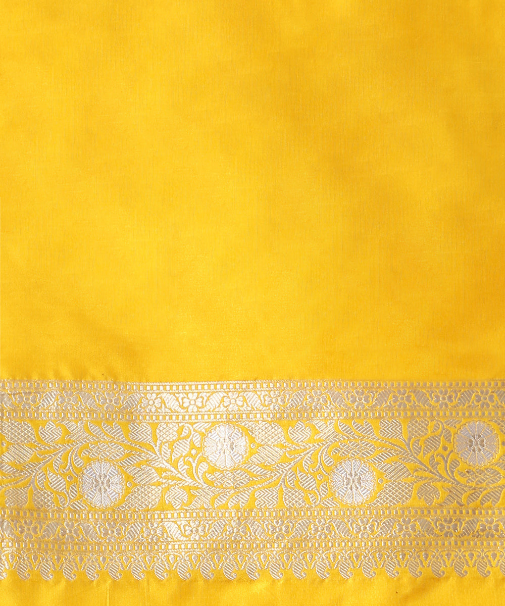 Handloom_Yellow_Pure_Katan_Silk_Banarasi_Saree_With_Cutwork_Sona_Rupa_Jaal_WeaverStory_05