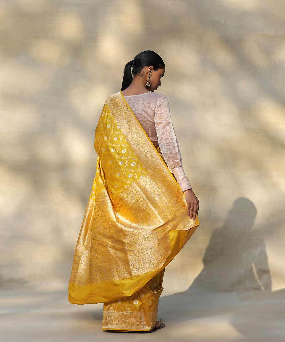 Handloom_Yellow_Pure_Katan_Silk_Banarasi_Saree_With_Sona_Rupa_Zari_Jaal_WeaverStory_03