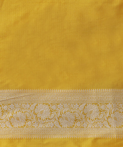 Handloom_Yellow_Pure_Katan_Silk_Banarasi_Saree_With_Sona_Rupa_Zari_Jaal_WeaverStory_05