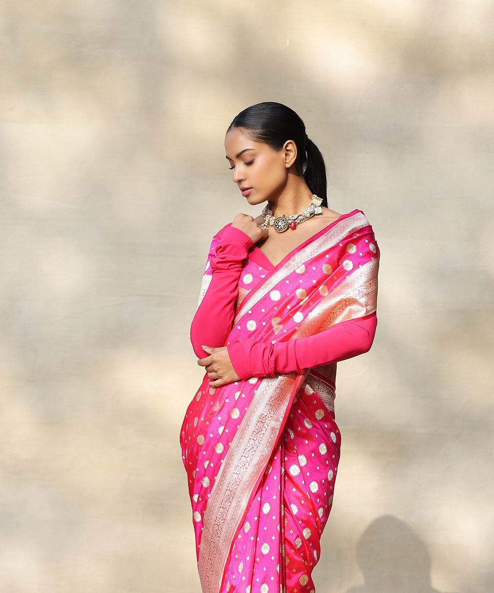 Handloom_Rani_Pink_Pure_Katan_Silk_Banarasi_Saree_With_Single_Zari_Cutwork_Booti_WeaverStory_01