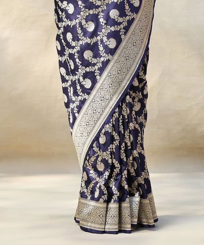 Handloom_Navy_Blue_Pure_Katan_Silk_Banarasi_Saree_With_Double_Zari_Floral_Jaal_WeaverStory_04