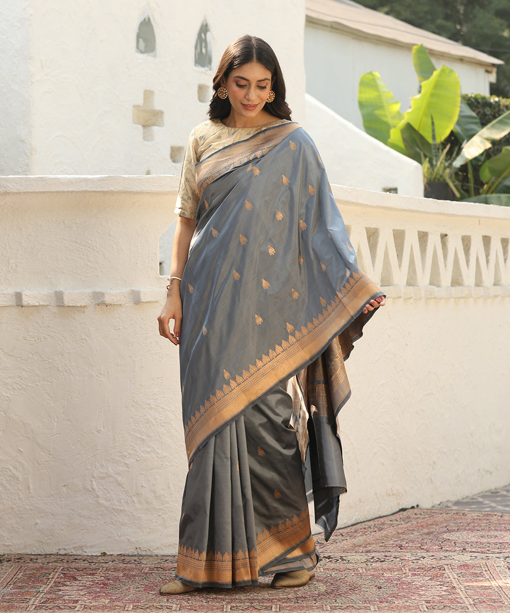 Handloom_Grey_Pure_Katan_Silk_Banarasi_Saree_With_Zari_Booti_WeaverStory_02