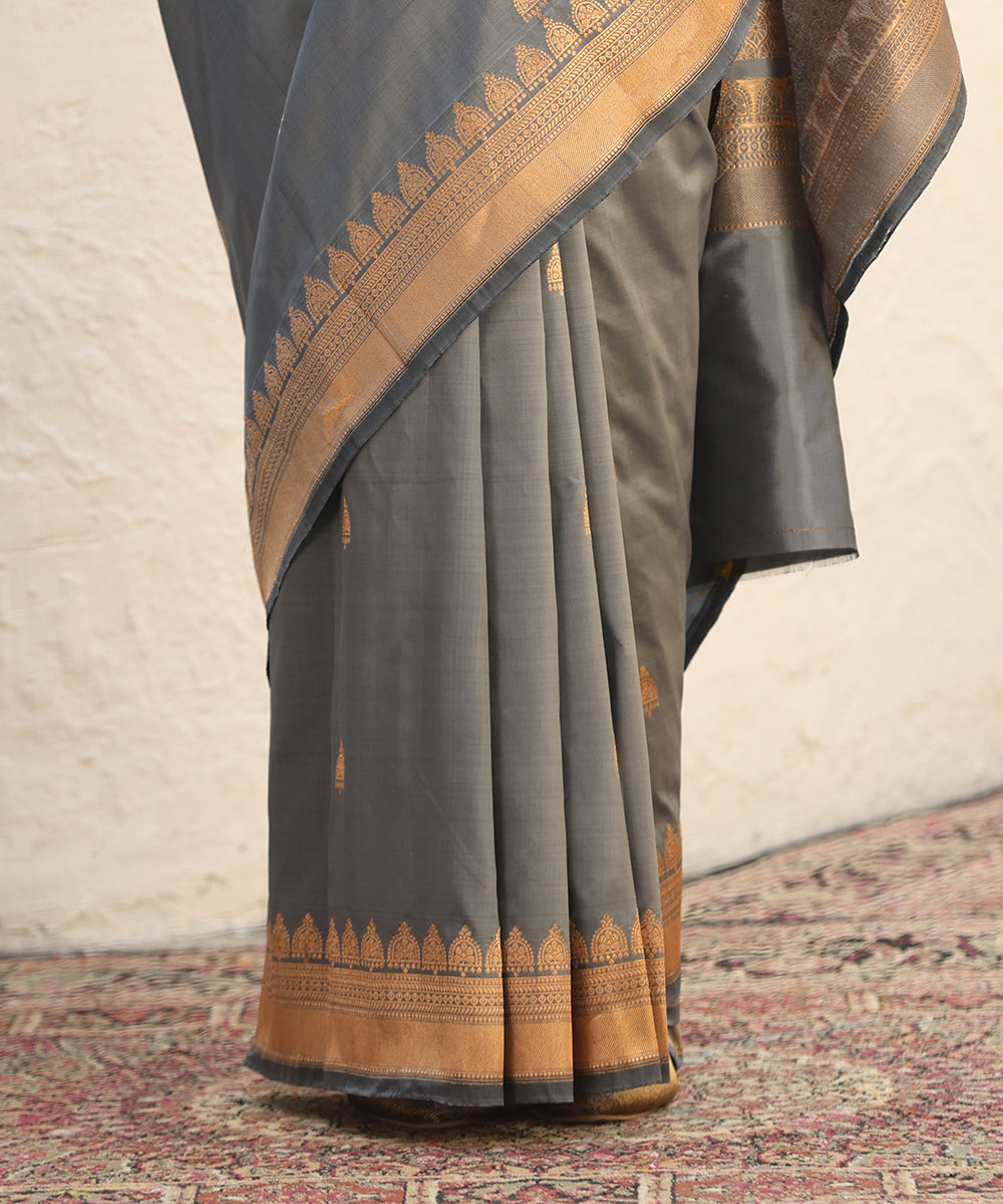 Handloom_Grey_Pure_Katan_Silk_Banarasi_Saree_With_Zari_Booti_WeaverStory_04