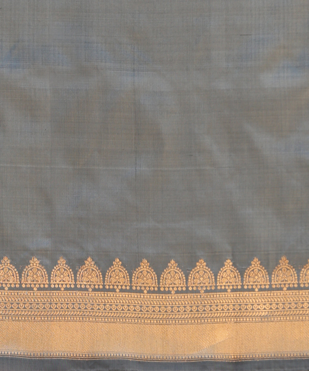 Handloom_Grey_Pure_Katan_Silk_Banarasi_Saree_With_Zari_Booti_WeaverStory_05