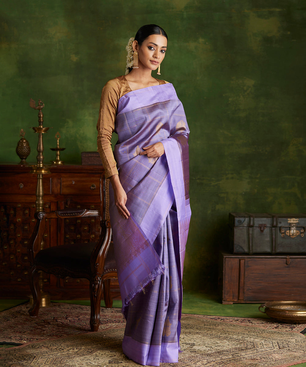 Lavender_Double_Shade_Handloom_Pure_Silk_Kanjivaram_Saree_With_Antique_Zari_Peacock_Booti_WeaverStory_02