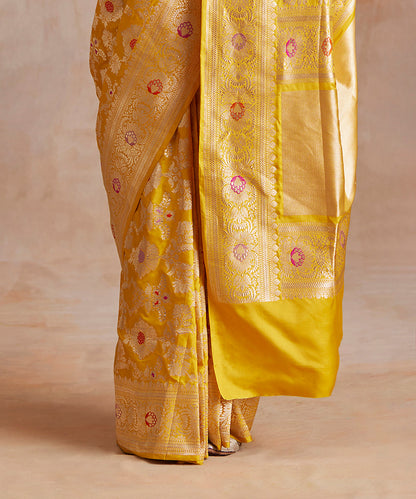 Handloom_Yellow_Pure_Katan_Silk_Banarasi_Saree_With_Meenakari_Floral_Jaal_WeaverStory_04