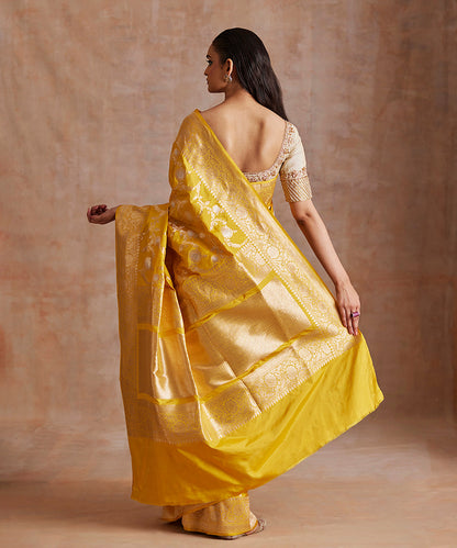 Yellow_Handloom_Pure_Katan_Silk_Banarasi_Saree_With_Sona_Rupa_Jaal_WeaverStory_03