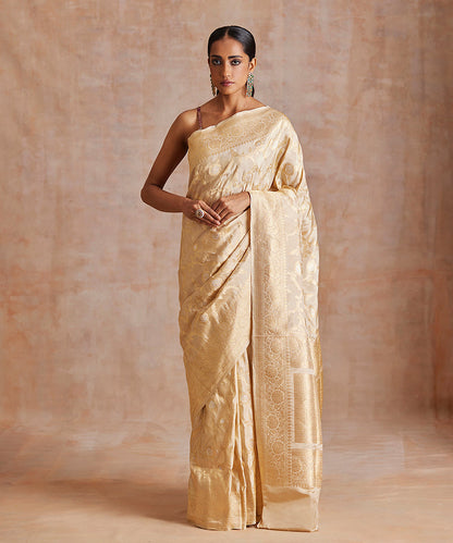 Offwhite_And_Gold_Handloom_Pure_Katan_Tissue_Banarasi_Tissue_With_Jaal_WeaverStory_02