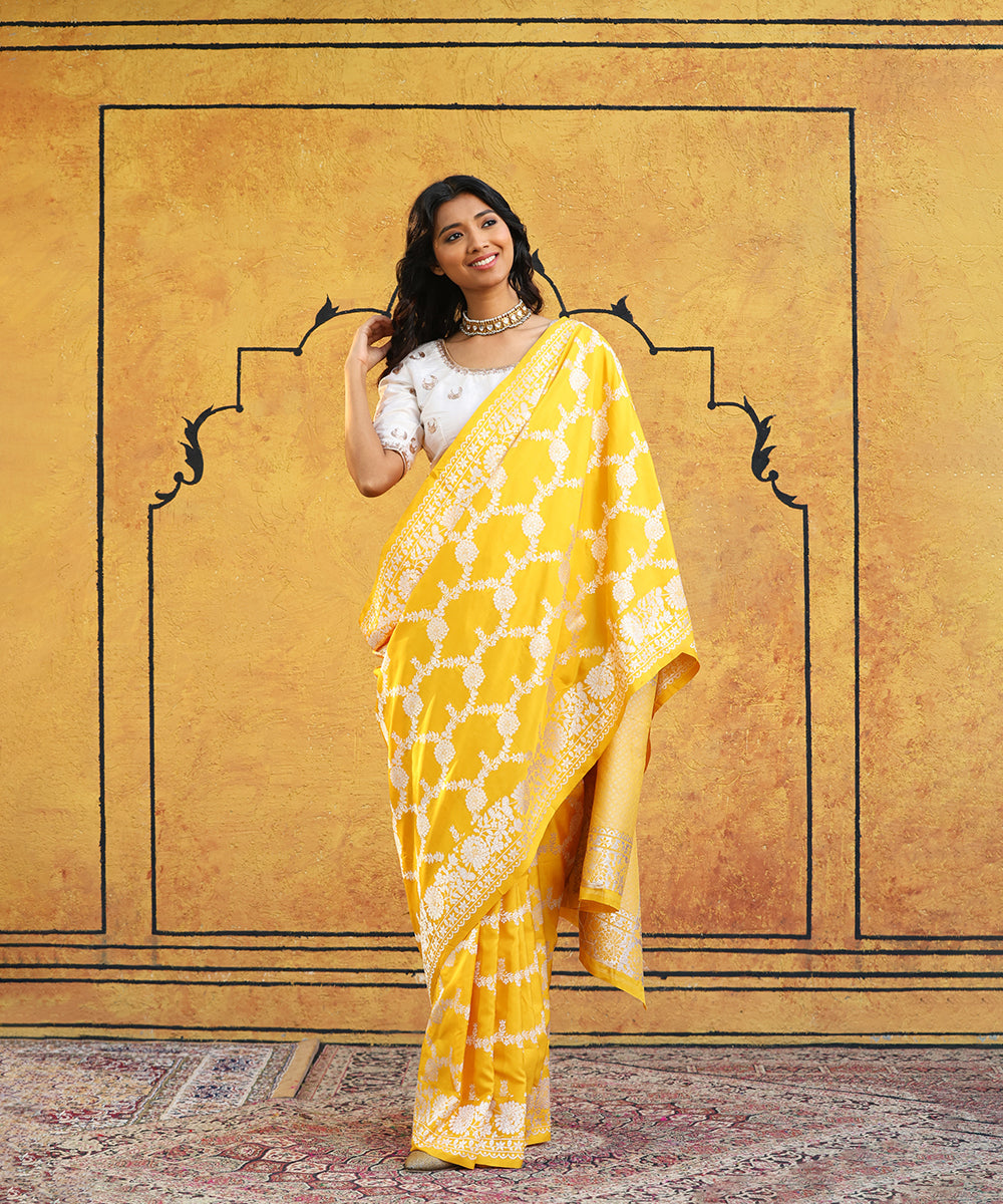 Handloom_Yellow_Pure_Katan_Silk_Banarasi_Saree_With_Floral_Jaal_WeaverStory_02