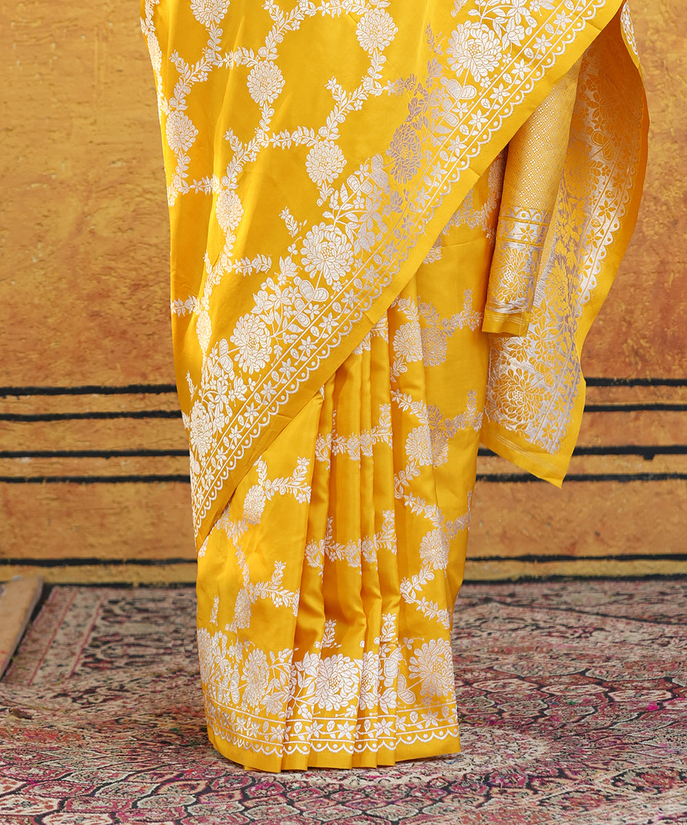 Handloom_Yellow_Pure_Katan_Silk_Banarasi_Saree_With_Floral_Jaal_WeaverStory_04