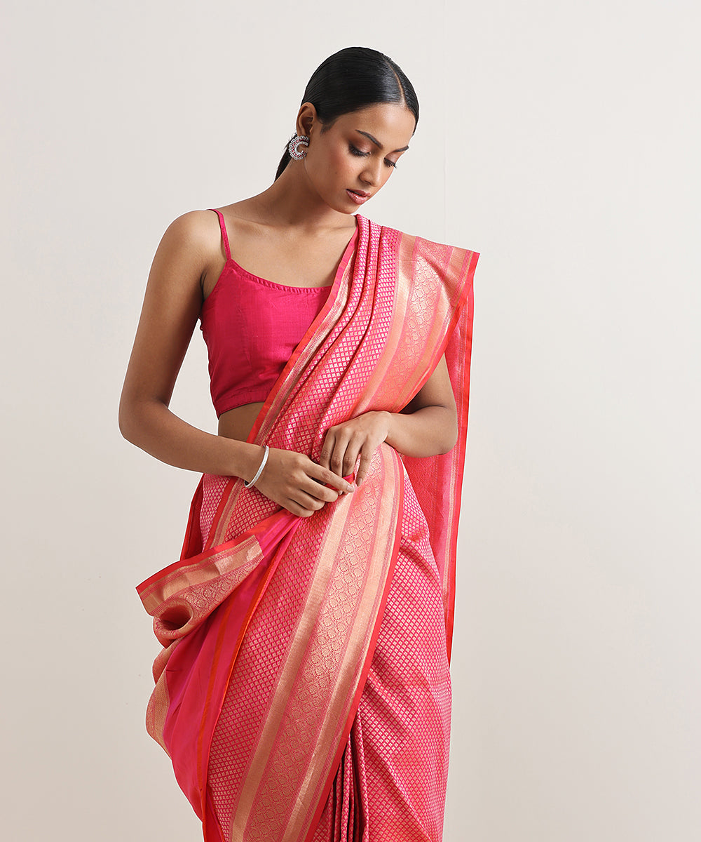 Pink_Dual_Tone_Handloom_Pure_Katan_Silk_Tanchoi_Banarasi_Saree_With_Zari_Booti_WeaverStory_01