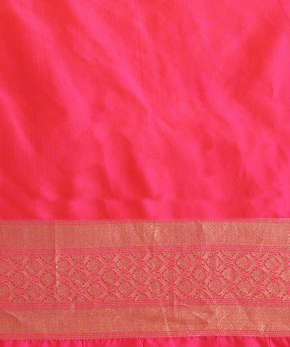 Pink_Dual_Tone_Handloom_Pure_Katan_Silk_Tanchoi_Banarasi_Saree_With_Zari_Booti_WeaverStory_05