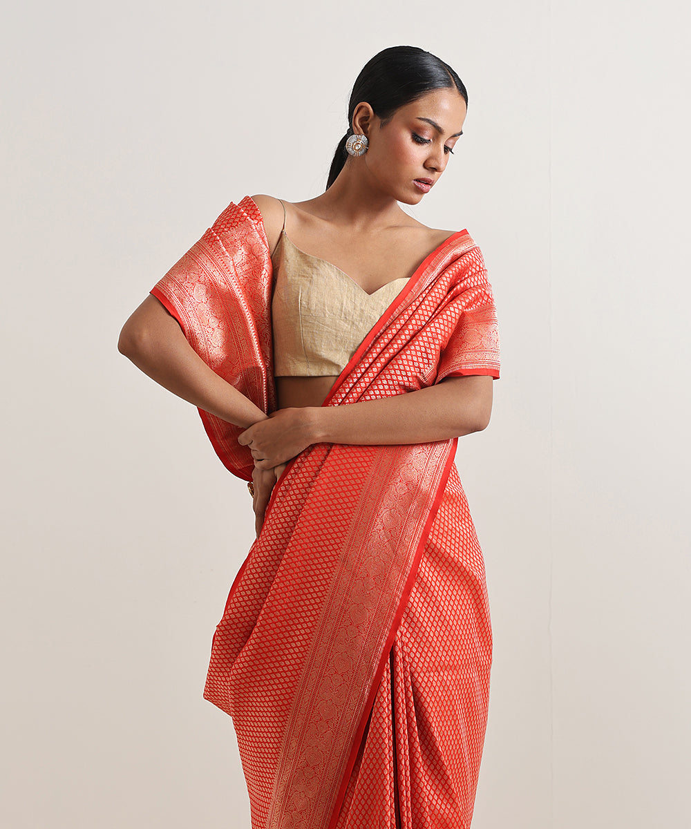 Handloom_Red_Pure_Katan_Silk_Tanchoi_Banarasi_Saree_With_Zari_Booti_WeaverStory_01