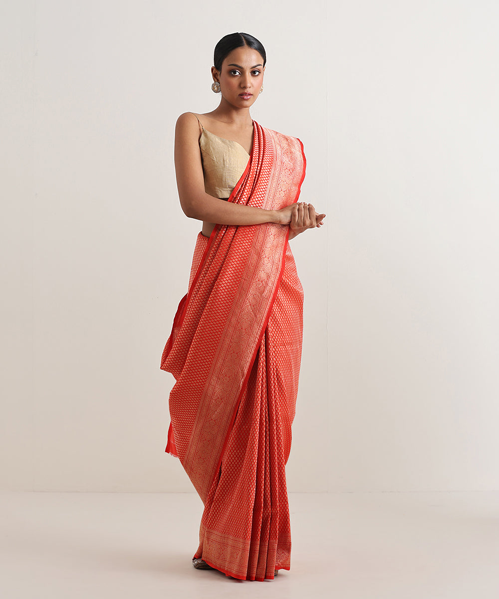 Handloom_Red_Pure_Katan_Silk_Tanchoi_Banarasi_Saree_With_Zari_Booti_WeaverStory_02