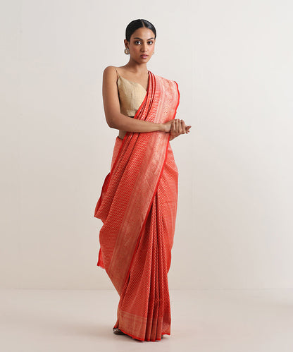 Handloom_Red_Pure_Katan_Silk_Tanchoi_Banarasi_Saree_With_Zari_Booti_WeaverStory_02