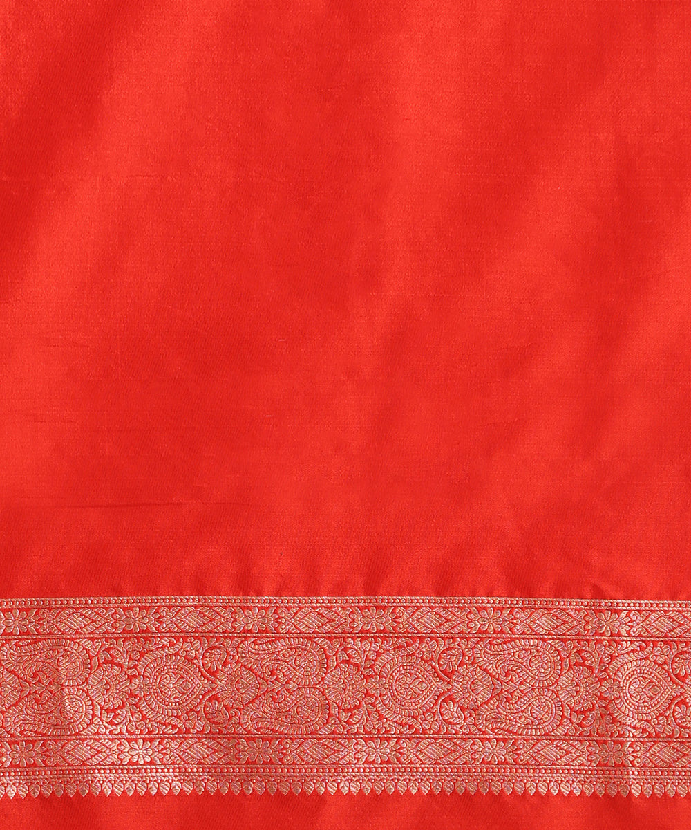 Handloom_Red_Pure_Katan_Silk_Tanchoi_Banarasi_Saree_With_Zari_Booti_WeaverStory_05