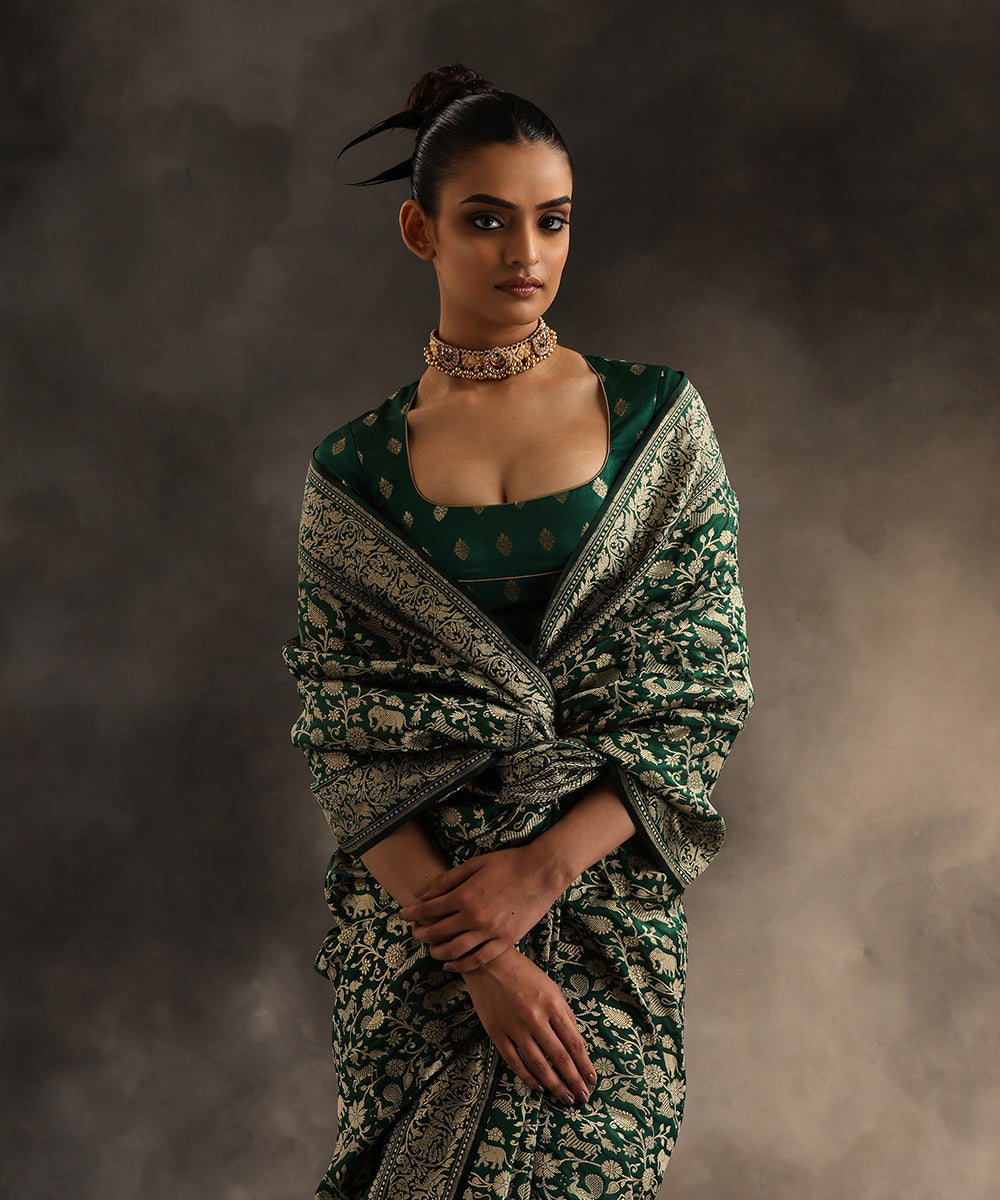 Green_Handloom_Pure_Katan_Silk_Shikargah_Banarasi_Saree_With_Zari_WeaverStory_01