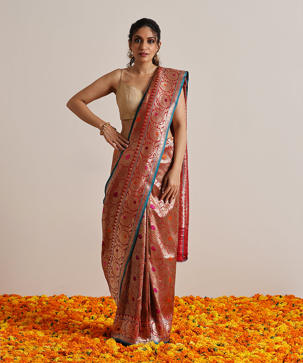 Handloom_Bridal_Red_Pure_Katan_Silk_Kimkhab_Banarasi_Saree_With_All_Over_Lotus_Flower_Motifs_WeaverStory_02