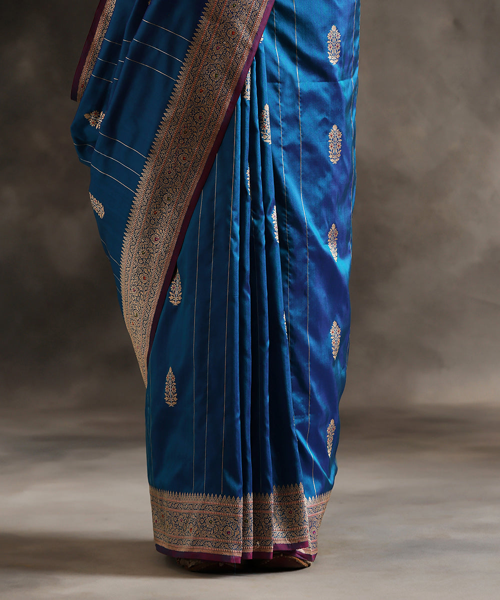 Peacock_Blue_Handloom_Pure_Katan_Silk_Banarasi_Saree_With_Kadhwa_Booti_And_Vertical_Zari_Stripes_WeaverStory_04