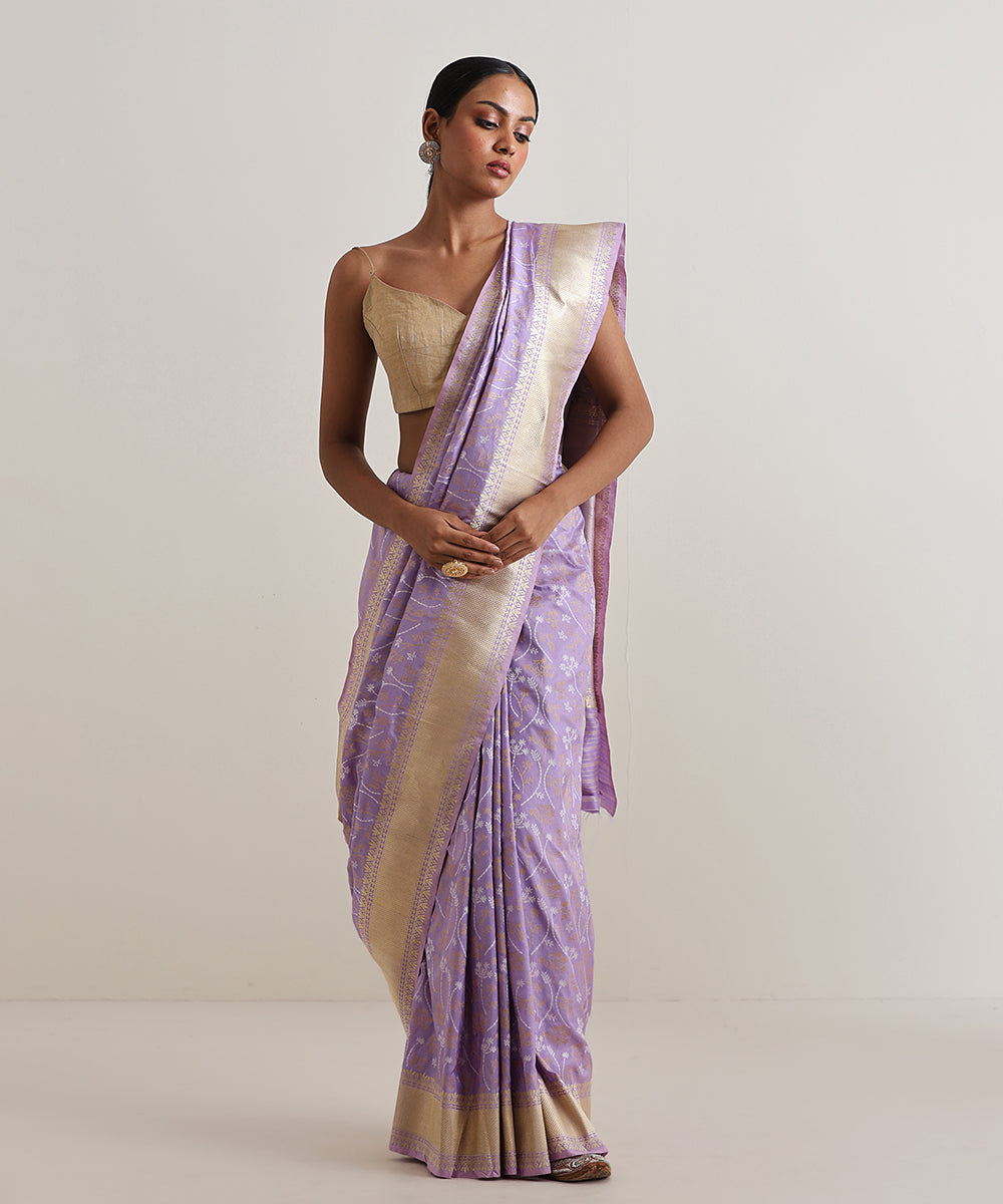 Handloom_Lilac_Pure_Katan_Silk_banarasi_Saree_With_Gold_And_Silver_Zari_Jaal_WeaverStory_02