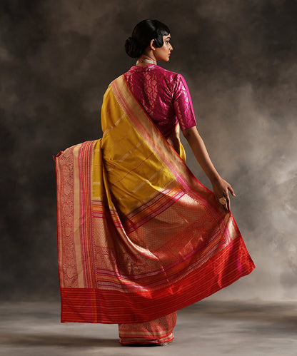 Handloom_Yellow_Pure_Katan_Silk_Ektara_Banarasi_Saree_With_Majenta_And_Orange_Kadhiyal_Border_WeaverStory_03