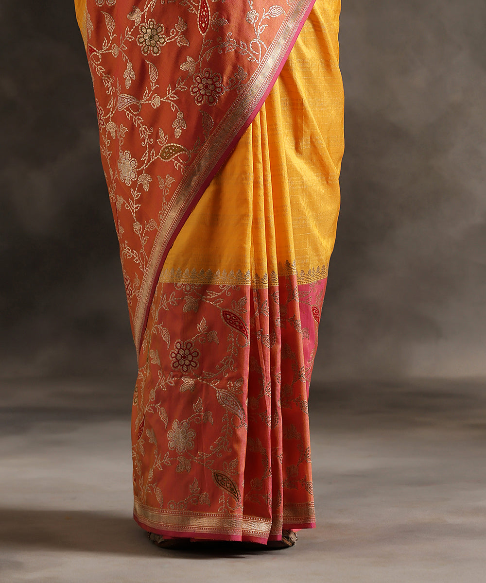 Handloom_Yellow_Pure_Katan_Silk_Banarasi_Saree_With_Peach_And_Gold_Broad_Border_WeaverStory_04