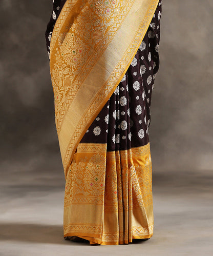 Handloom_Black_Pure_Katan_Silk_Banarsi_Saree_With_Traditional_Motifs_And_Yellow_Contrast_Border_WeaverStory_04