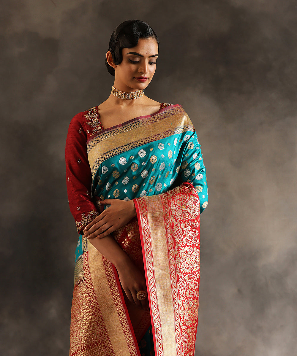 Handloom_Teal_Green_Pure_Katan_Silk_Banarasi_Saree_With_Traditional_Motifs_And_Red_Contrast_Border_WeaverStory_01