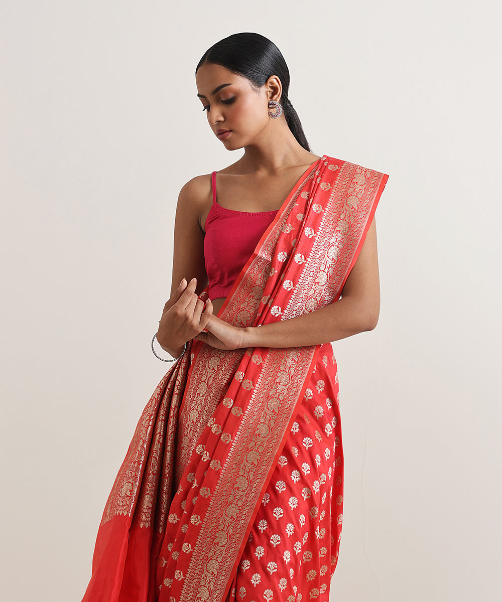 Handloom_Red_Dual_Tone_Pure_Katan_Silk_Banarasi_Saree_With_Cutwork_Boota_WeaverStory_01