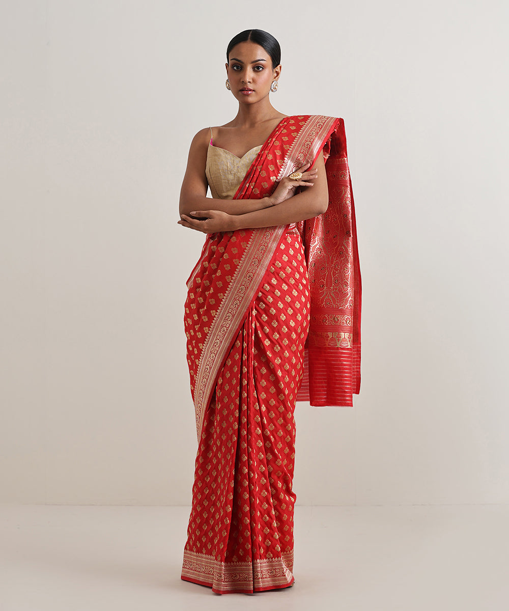 Bridal_Red_Handloom_Pure_Katan_Silk_Banarasi_Saree_With_Mughal_Motifs_WeaverStory_02