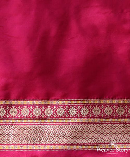 Green_Handloom_Silk_Tissue_Banarasi_Saree_With_Pink_Kadhiyal_Border_WeaverStory_05