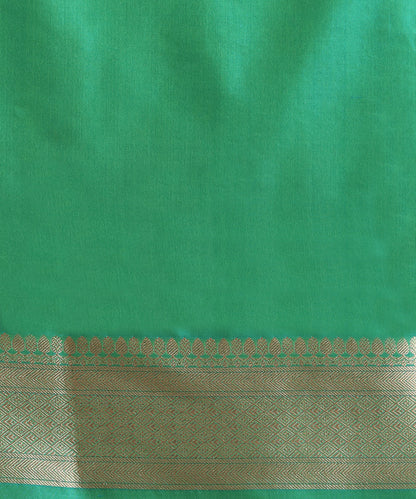 Green_Double_Shade_Handloom_Pure_Katan_Silk_Banarasi_Saree_With_Golden_Jaal_WeaverStory_05
