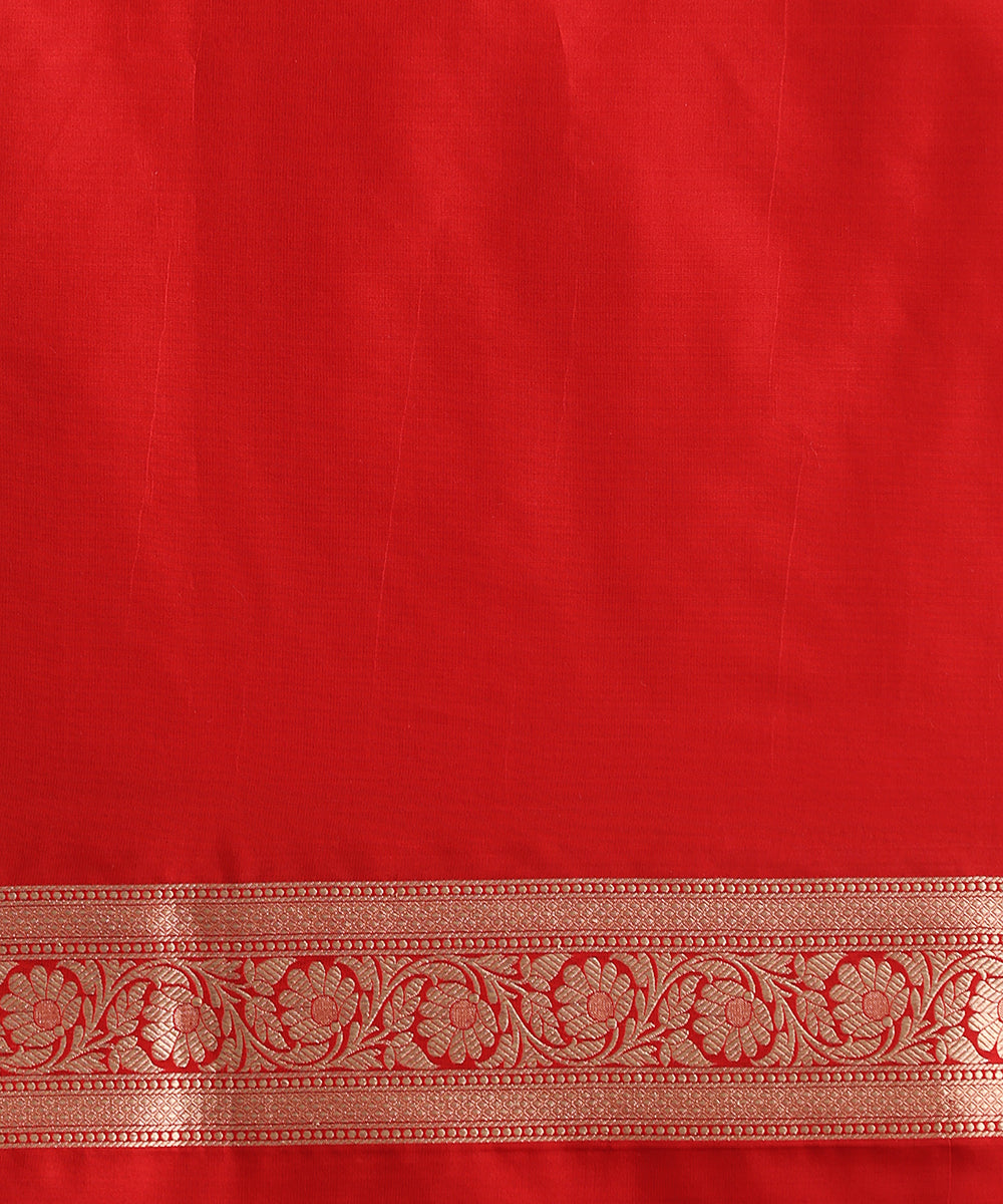 Handloom_Red_Pure_Katan_Silk_Banarasi_Saree_With_Golden_Booti_WeaverStory_05