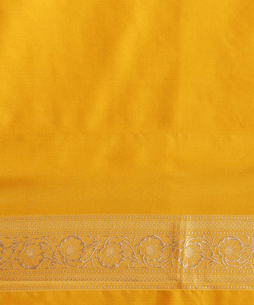 Handloom_Yellow_Pure_Katan_Silk_Banarasi_Saree_With_Zari_Golden_Booti_WeaverStory_05
