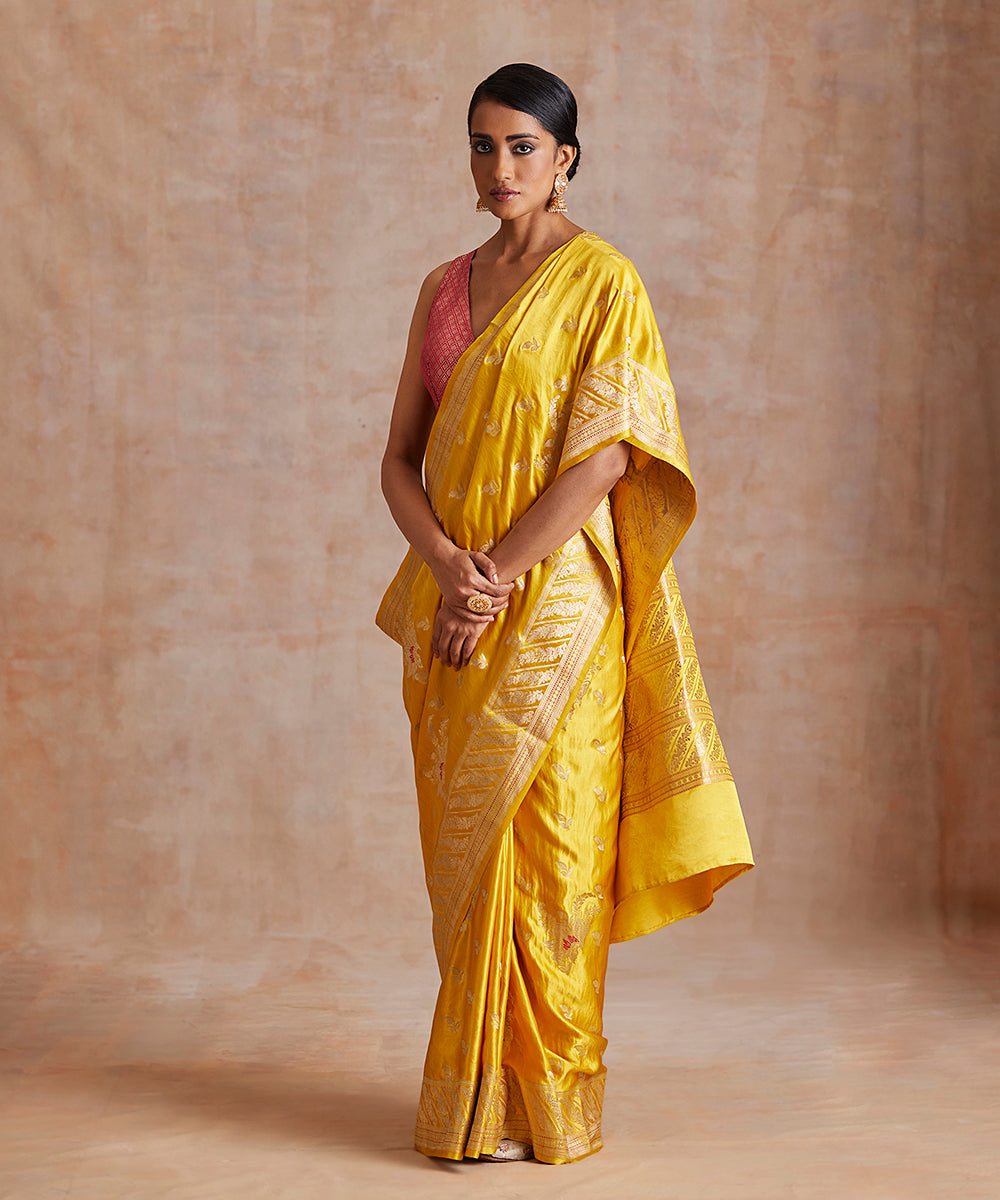 Handloom_Yellow_Pure_Satin_Silk_Banarasi_Saree_With_Cutwork_Meenakari_Booti_WeaverStory_02