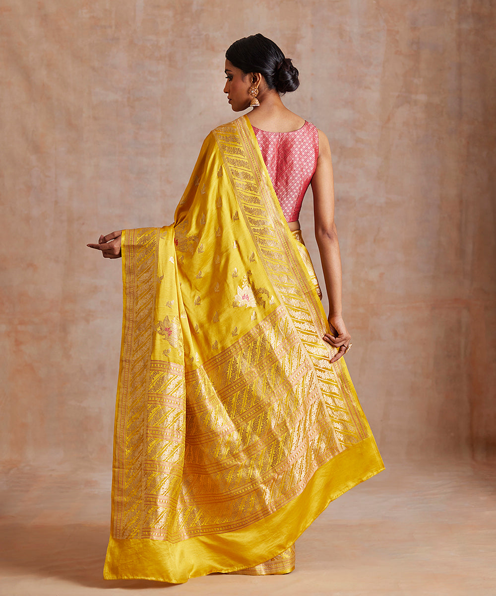 Handloom_Yellow_Pure_Satin_Silk_Banarasi_Saree_With_Cutwork_Meenakari_Booti_WeaverStory_03