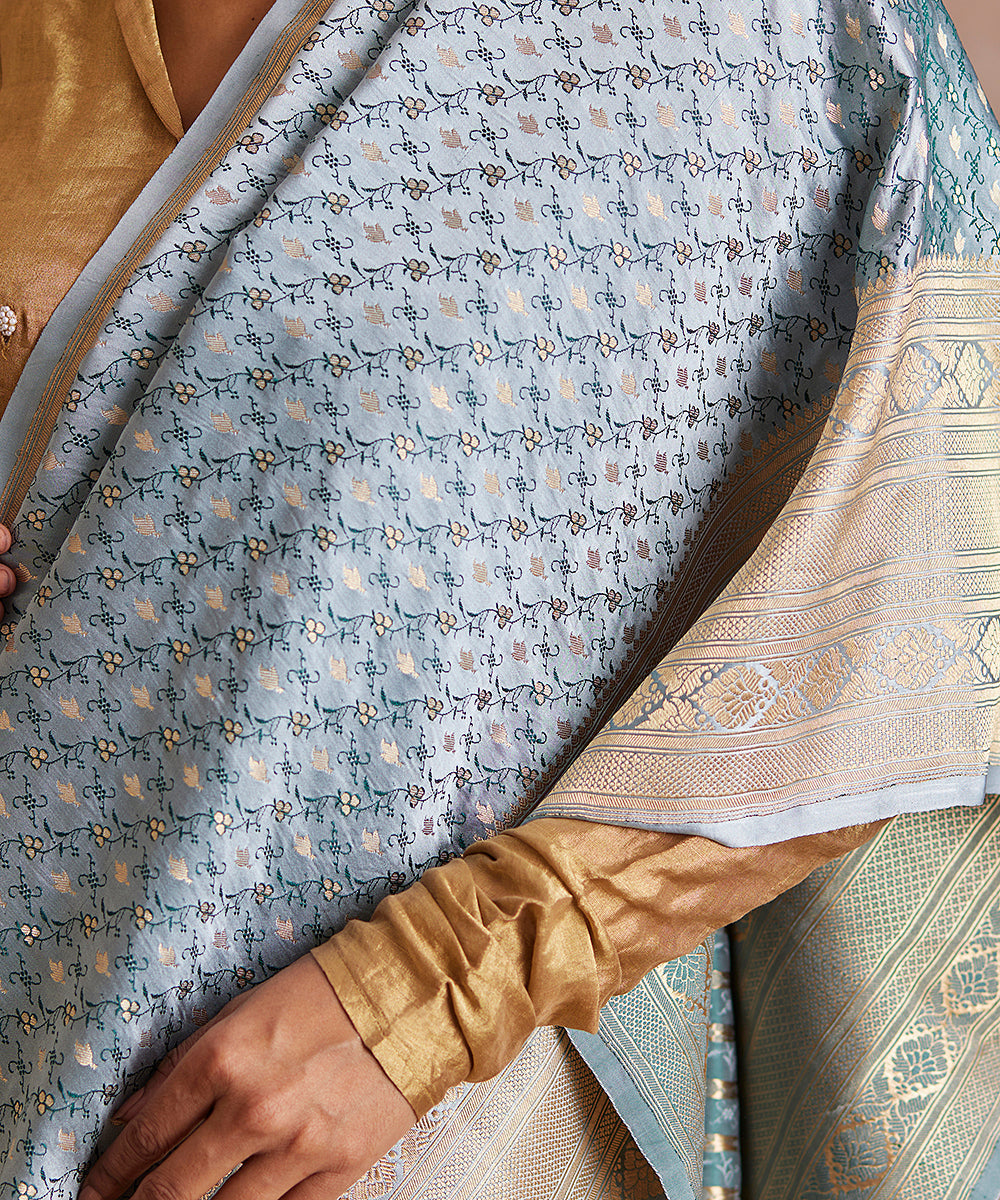 Pastel_Grey_Handloom_Pure_Satin_Silk_Tanchoi_Banarasi_Saree_WeaverStory_05