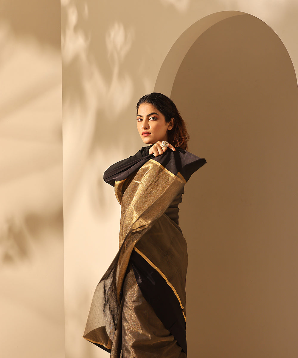 Black_And_Gold_Handloom_Chanderi_Tissue_Silk_Saree_With_Mashroo_Border_WeaverStory_01