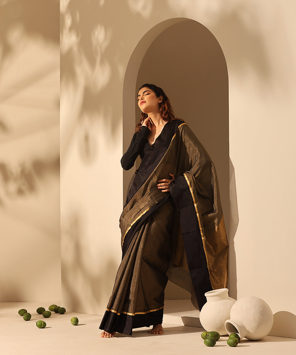 Black_And_Gold_Handloom_Chanderi_Tissue_Silk_Saree_With_Mashroo_Border_WeaverStory_02