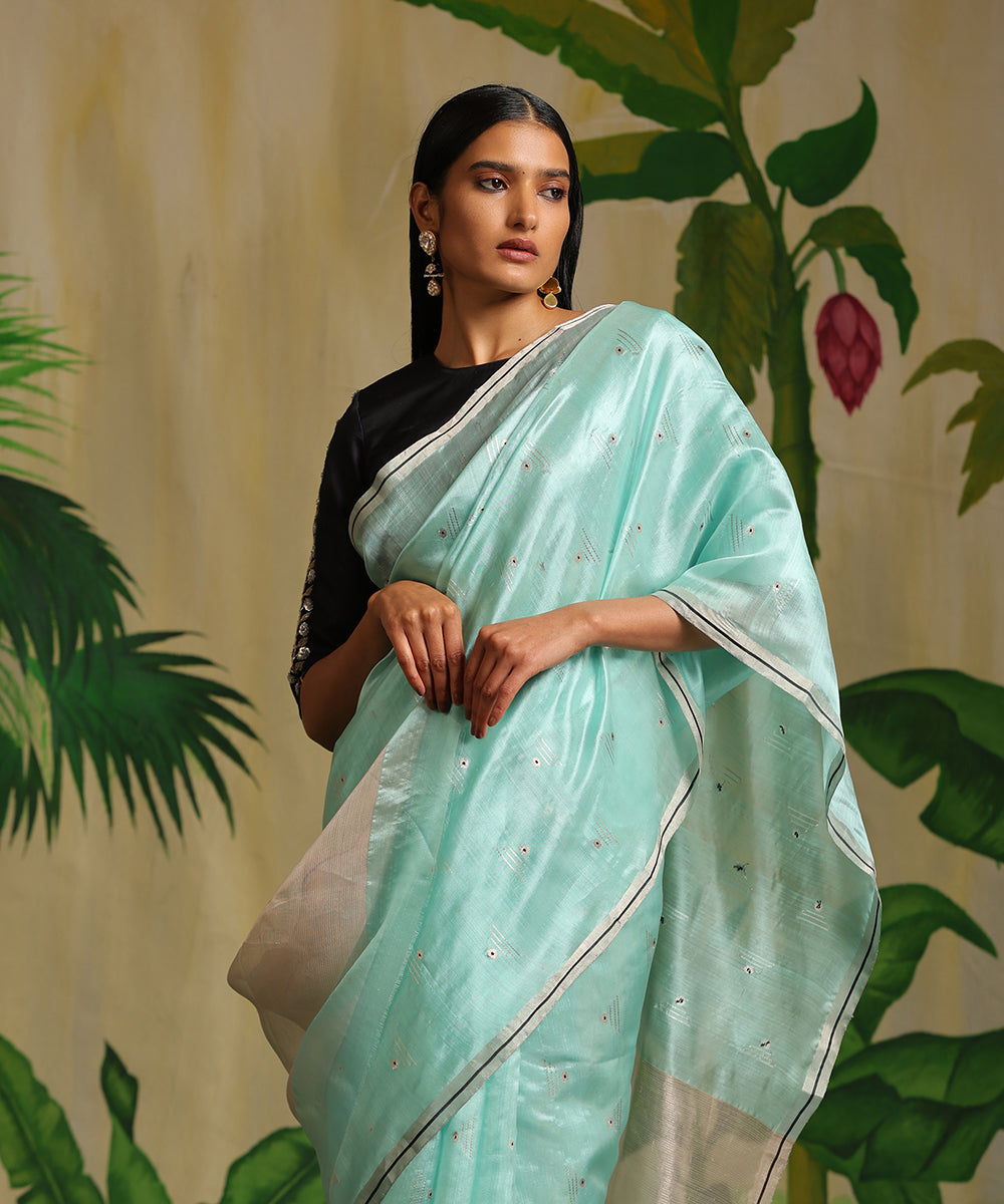 Handloom_Pastel_Mint_Green_Pure_Chanderi_Silk_Saree_With_Triangle_Booti_WeaverStory_01